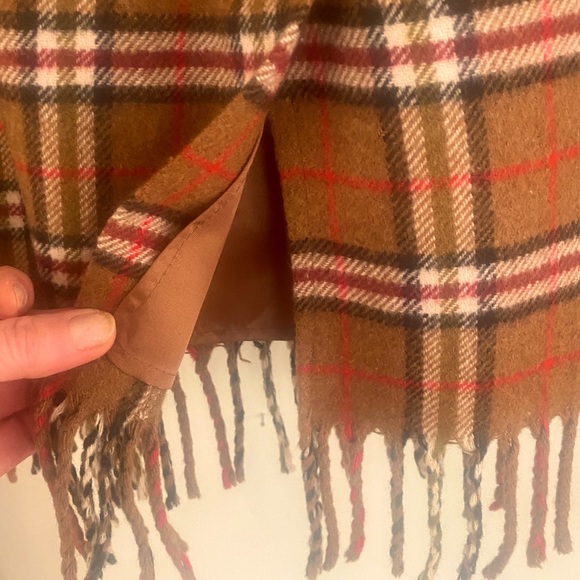 🧶INTRIGUING THREADS🧶 VTG PLAID WOOL BLEND FRINGE HEM KICK SLIT SKIRT EUC❣️ - Picture 4 of 10